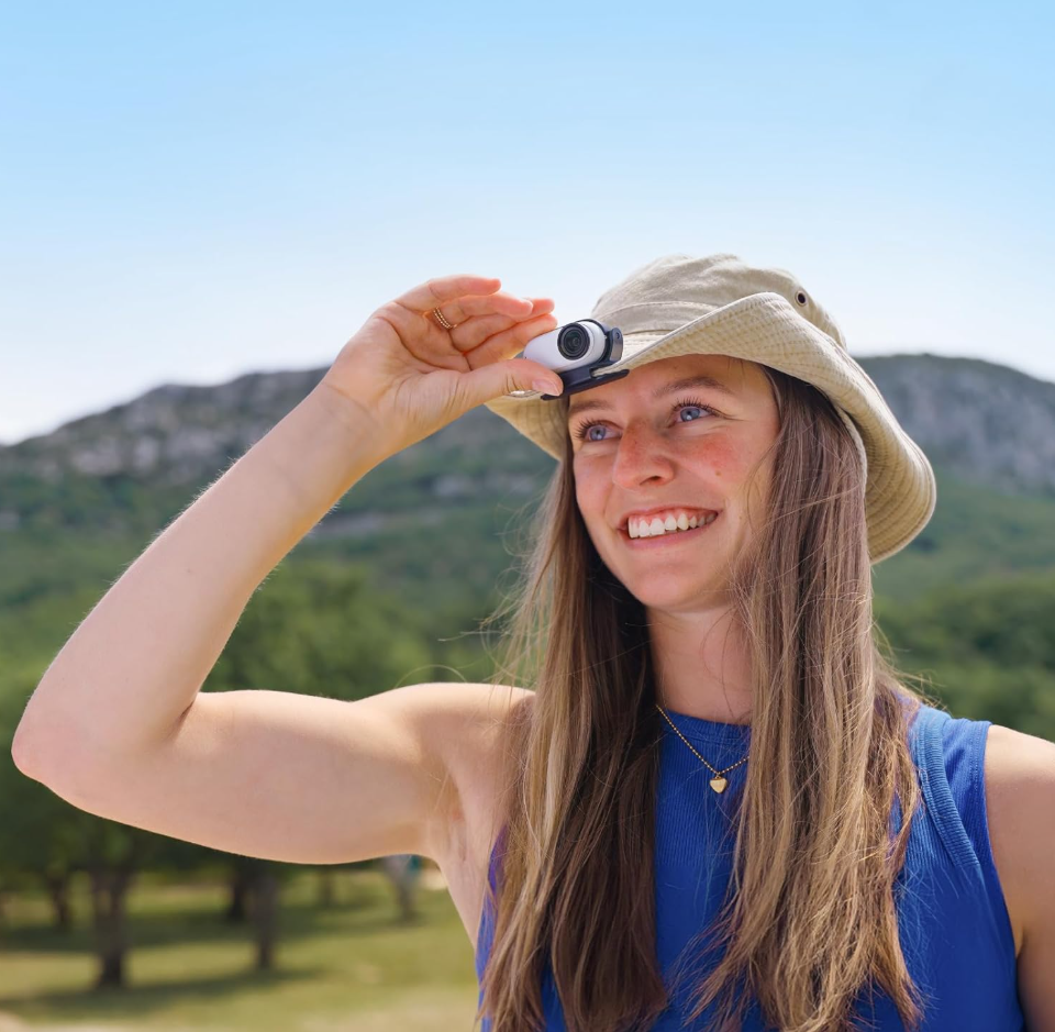 Insta360 GO 3S - 64 GB White 4K Tiny Portable Vlogging Camera Hands-Free POVs Mount Anywhere Stabilization 140 Min Battery Life 10m Waterproof Pet POV